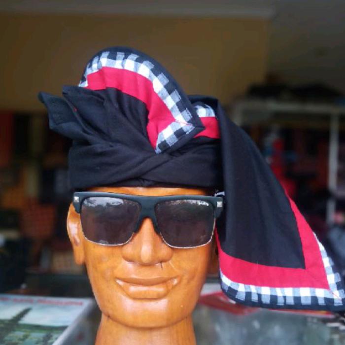 Gambar udeng saput pecalang poleng - udeng dari Mesari Udeng Bali undefined Tokopedia