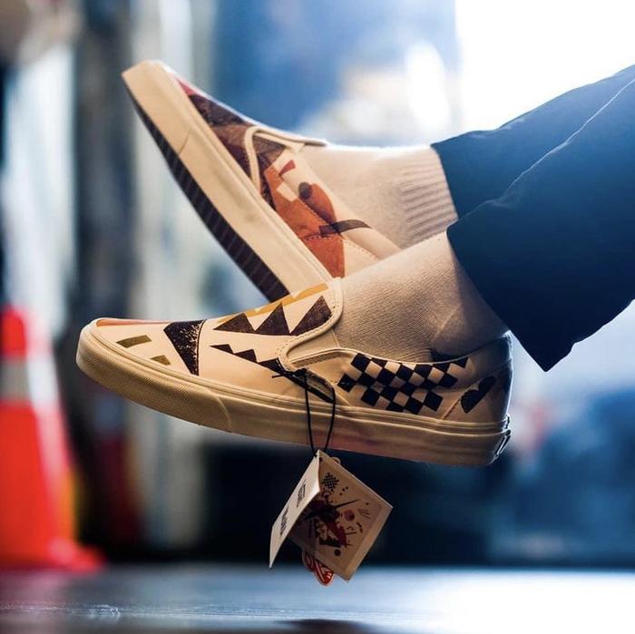 Gambar Vans Slip On x MoMa “VasilyKandinsky” dari Sneakersdeep. undefined Tokopedia