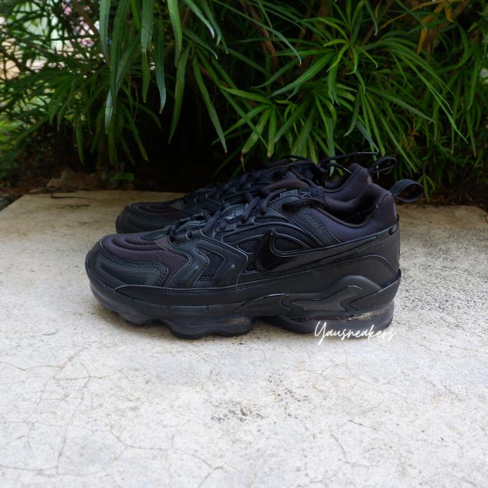 triple black vapormax evo