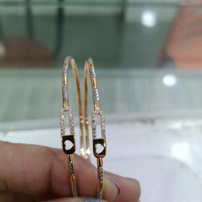 Gambar Gelang emas Bangle Asli //Toko Mega Mas dari Megamas26.6 undefined Tokopedia