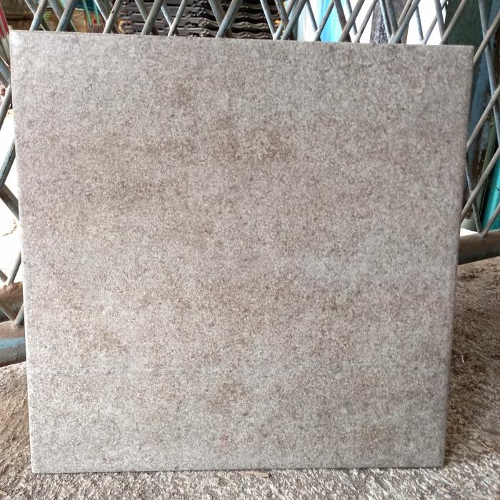 Gambar KERAMIK LANTAI TERAS 40X40 MATT KASAR ABU EVEREST SAND-MULIA KW 1 - 3 dari MURAH MERIAH SANGAT undefined Tokopedia