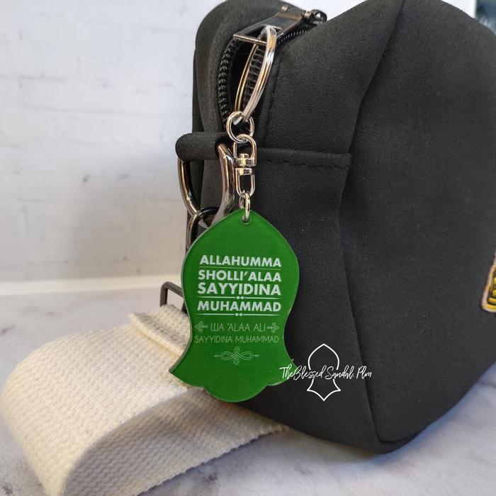 Gambar Gantungan Kunci Ganci Keychain Akrilik Terompah Capal Darkah Sholawat - Sholawat Hijau dari theblessedsandalplm undefined Tokopedia