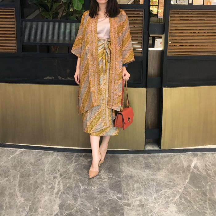 Gambar Olin set-megamendung/batik - gold dari LAUSBOUTIQUE undefined Tokopedia