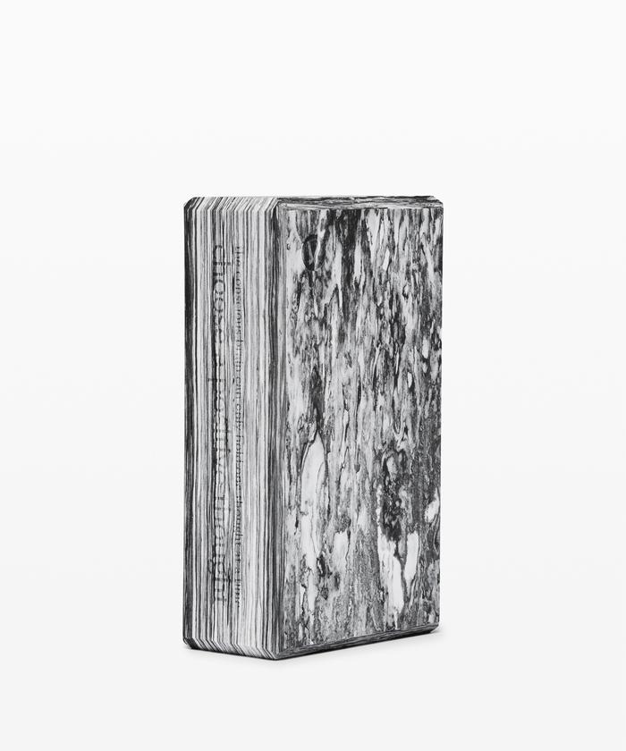 Gambar Lululemon Lift and Lengthen Yoga Block - Black/White dari Khara.Lynn undefined Tokopedia