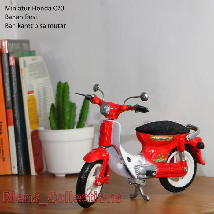 Gambar MINIATUR DIECAST MOTOR HONDA C70 / PITUNG BAHAN BESI. Riens Collection - Merah dari Riens Collections_NEW undefined Tokopedia