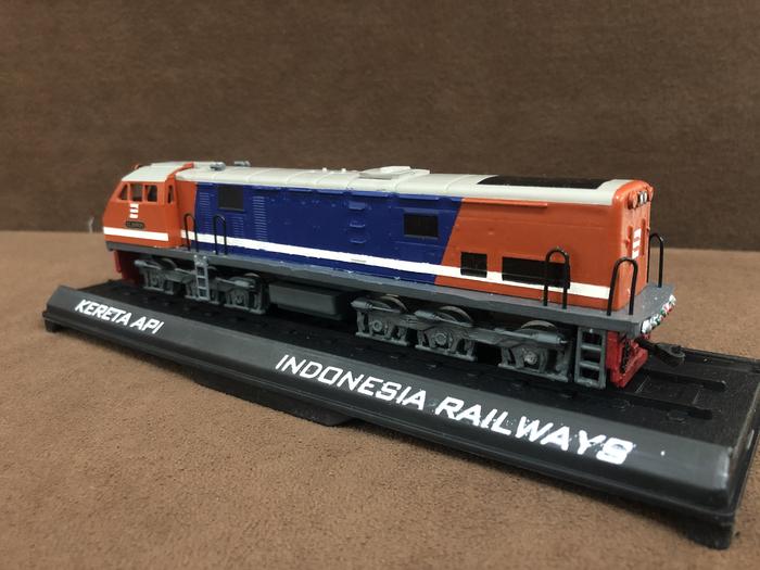 Jual Miniatur Kereta Api Lokomotif Cc 201 Merah Biru Hidung Miring Di