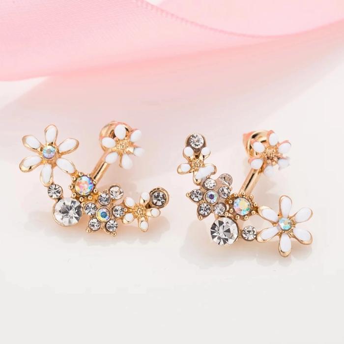 Gambar anting double giwang flower - Putih dari me and mom jimbaran undefined Tokopedia