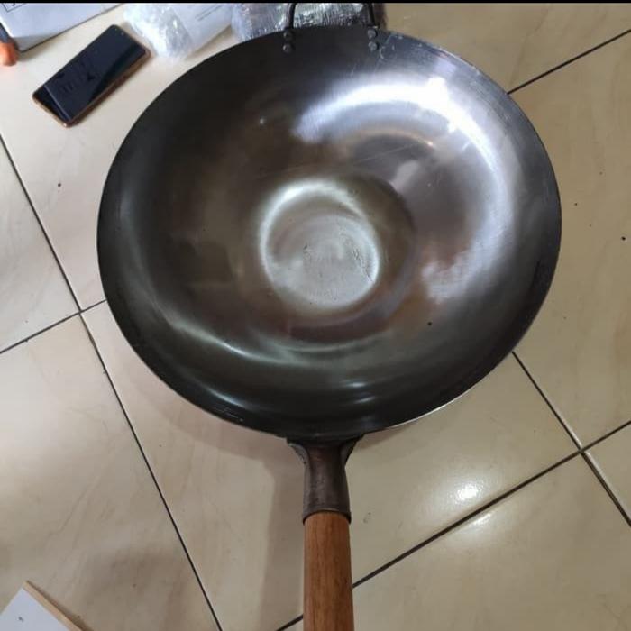 Gambar wok/wajan/kuali/penggorengan baja impor chinese food gagang - belum seasoning, 36cm dari dwiollshop undefined Tokopedia