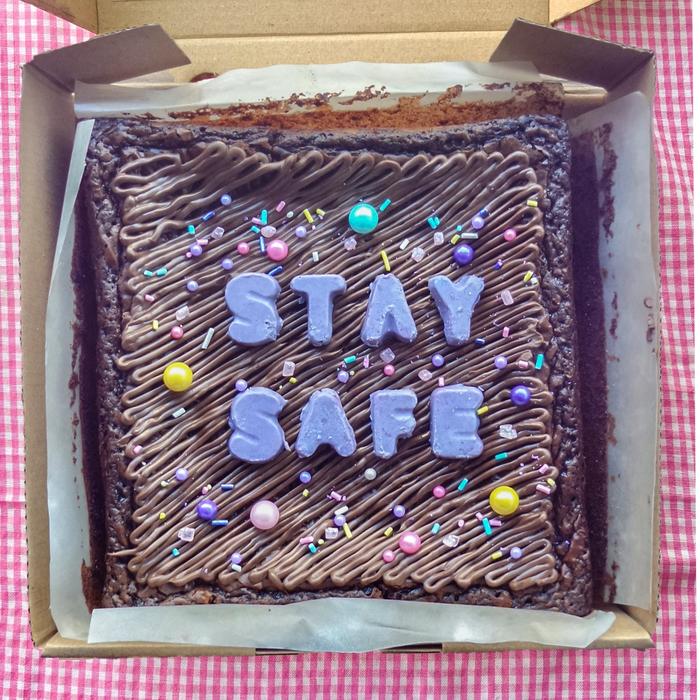 Gambar Purple fudgy Brownies Murah 20x20 Birthday Topping Millk Chocolate dari Brown Bite undefined Tokopedia