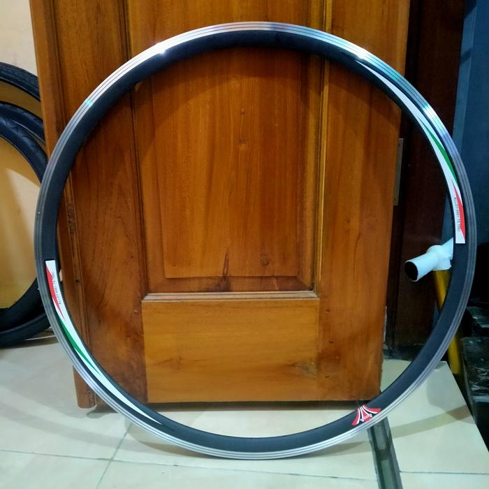 Gambar wheelset 700c rim brake double wall - RIMS silver dari S2 SOLO undefined Tokopedia