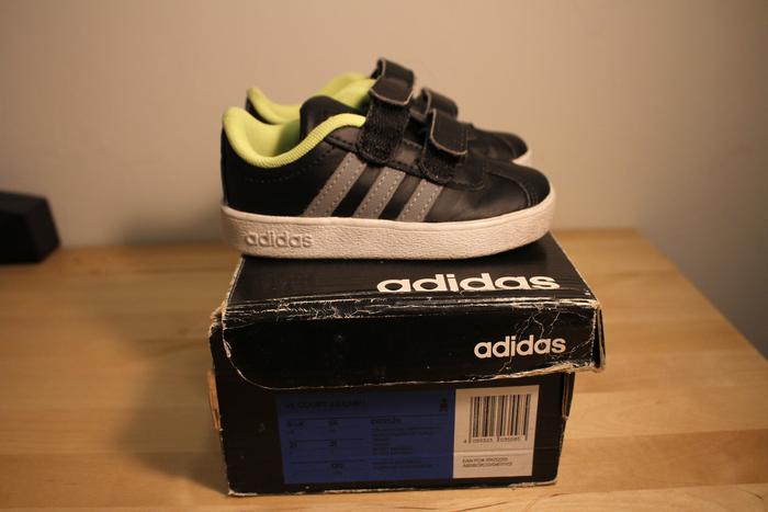 Gambar Sepatu anak ADIDAS ORIGINAL BEKAS/SECOND/PREOWNED dari kecistoreid undefined Tokopedia