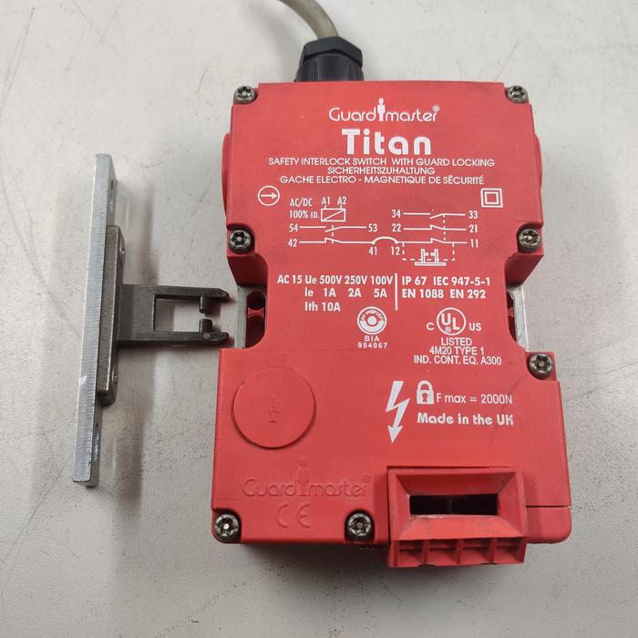 Jual Guardmaster TITAN Safety Interlock Switch 24V ACDC TLS1 Lock