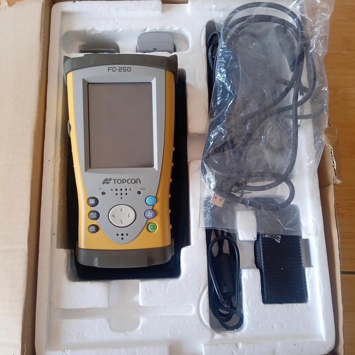 TOPCON トプコン データコレクタ FC-7 2個 基本観測 バッテリーチャージャー BC-22 (D4372kxxY) TOPCON トプコン データコレクタ FC-7 2個 基本観測 バッテリー