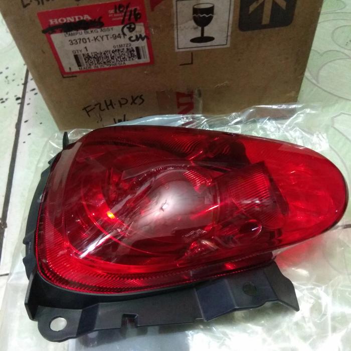 Gambar Lampu belakang stop lam Honda scoopy karbu Original KYT- dari Toko ku 65 undefined Tokopedia
