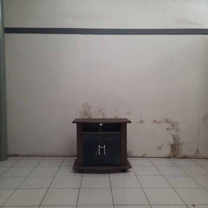 Gambar Buffet Kecil / Meja Tv Pintu Kaca ( Dengan roda ) - Coklat dari TokoDodolKabeh undefined Tokopedia