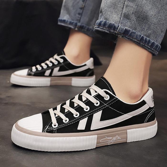 Gambar Sepatu Pria Sneakers Shoes Pria Casual Import Original Renew Chuck - Hitam, 39 dari Voltavia undefined Tokopedia