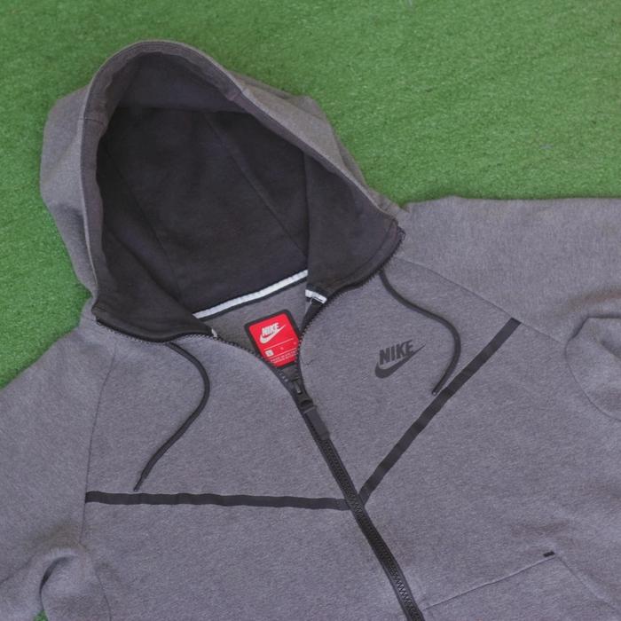 nike windrunner tech fleece