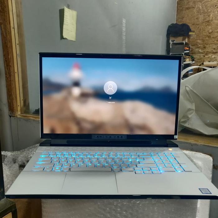 Jual Laptop Gaming Dell Alienware M17 R2 Core i7 Gen 9th RTX 2070 