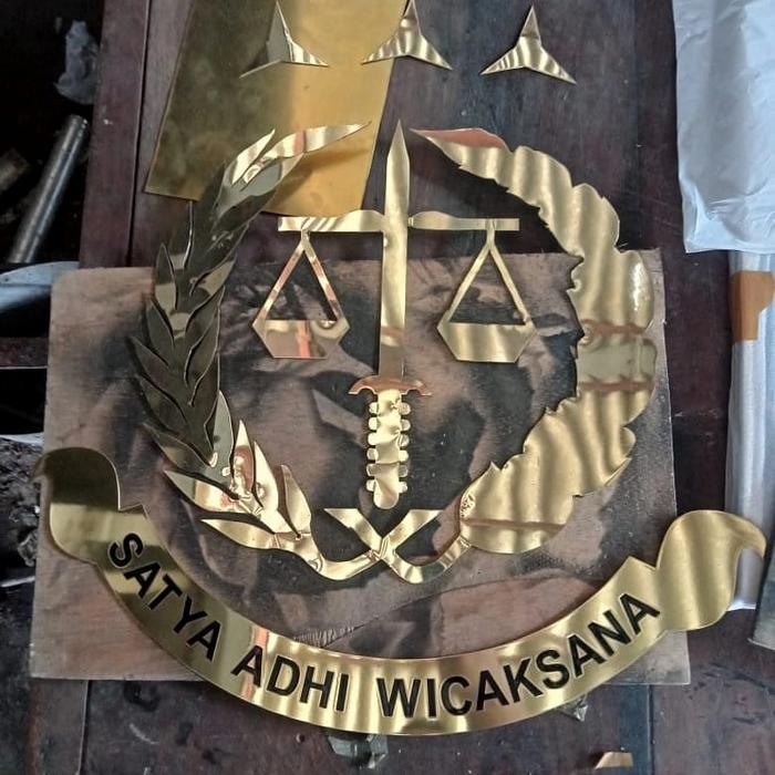 Gambar Logo kejaksaan agung gold 50 cm - gold, 50x50 cm dari garuda sakti production undefined Tokopedia