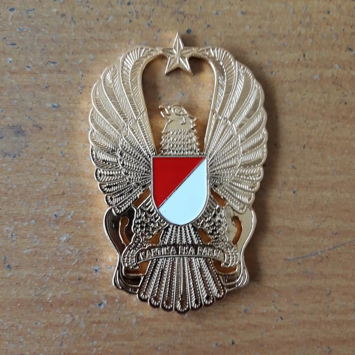 Gambar lambang kartika eka paksi kecil - gold (emas), 8x5 cm dari garuda sakti production undefined Tokopedia