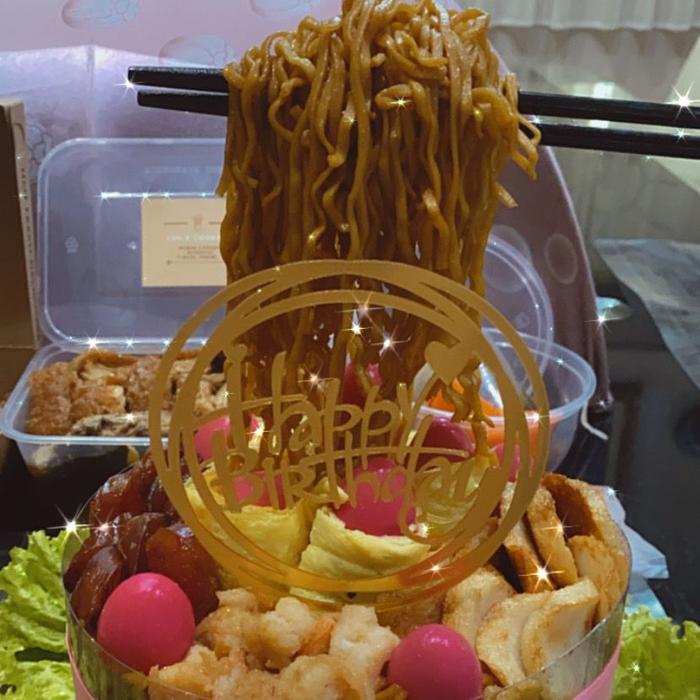 Gambar FLYING NOODLE BIRTHDAY BAKMI TERBANG ULANG3 TAHUN PORSI 10 ORANG - HALAL dari Dave Trading undefined Tokopedia