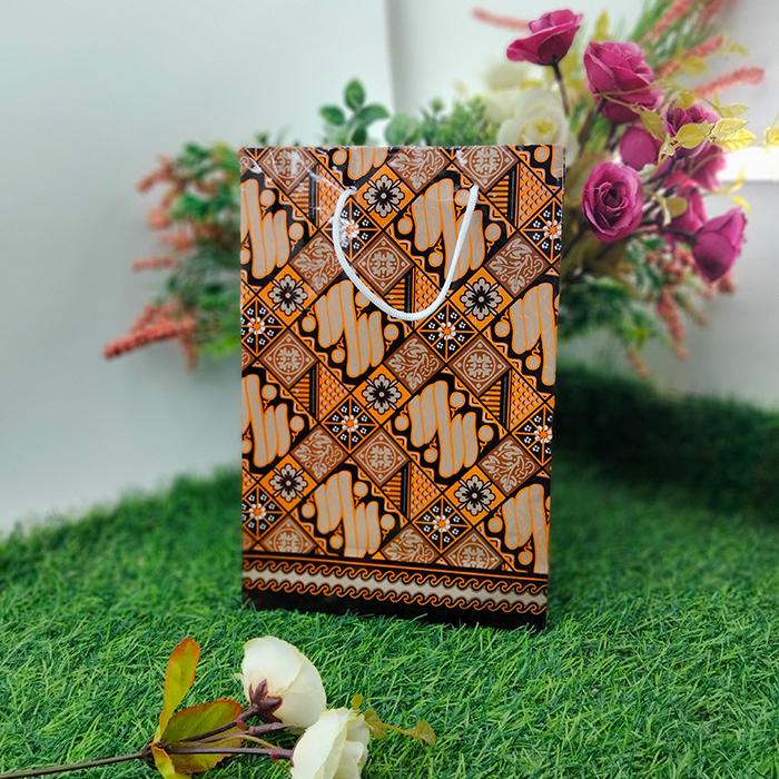 Gambar Tas Kertas Laminasi Motif Batik Belanja Kado Souvenir 17 x 7 x 25 - Batik 1 dari Rahmah Tas Kertas dan Kemasan undefined Tokopedia