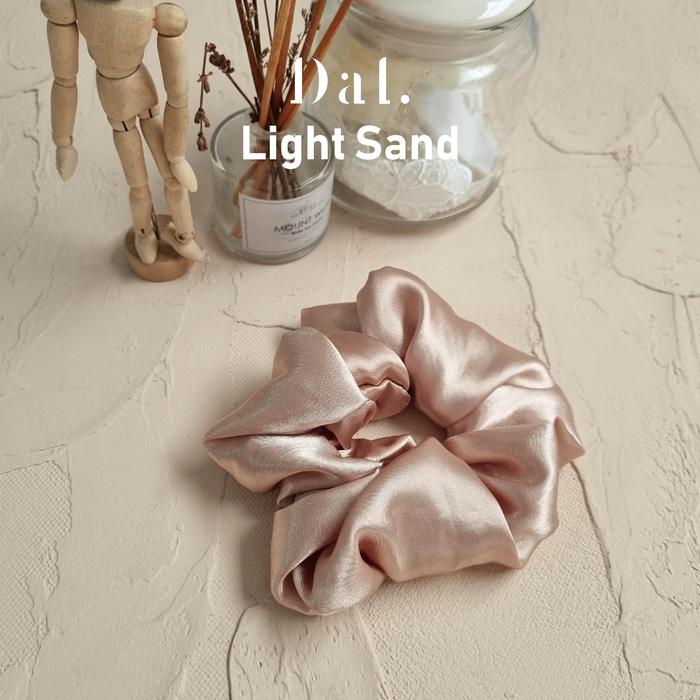 Gambar Ikat Rambut Iket Rambut Korean Scrunchie Korea Kunciran Rambut VER 2 - lightsand dari Dal Fabric undefined Tokopedia