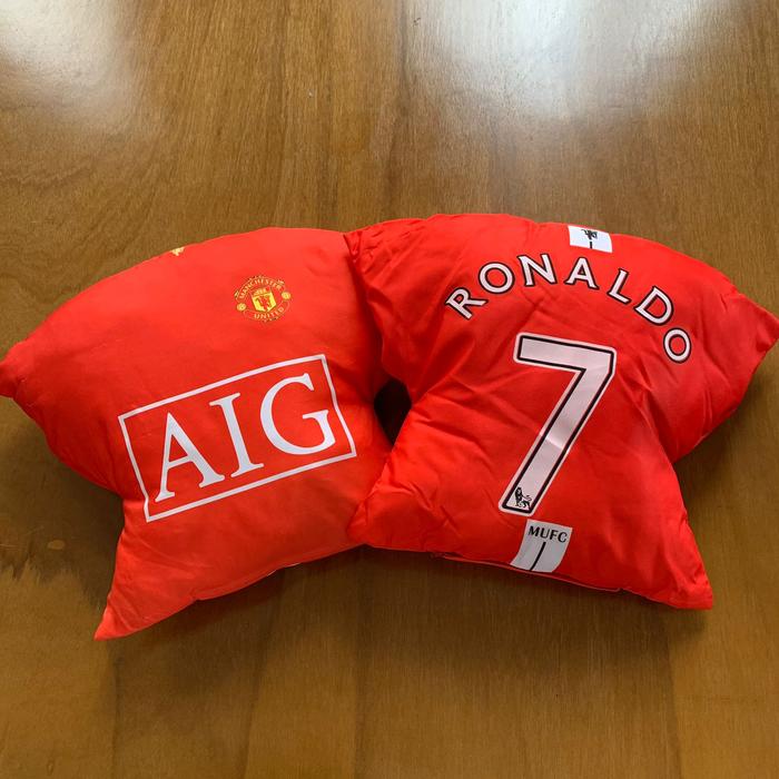 Gambar [NEW] Bantal Jersey Cristiano Ronaldo 7 Manchester United 2008 - A dari Infinity Co. undefined Tokopedia