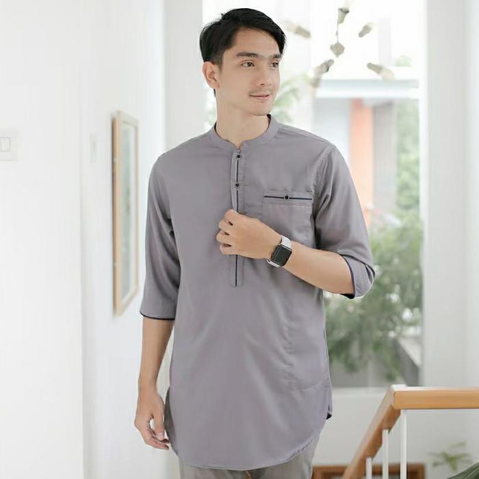 Gambar BAJU KOKO PRIA TERBARU ATASAN PAKAIAN MUSLIM MODEREN OUTFIT KURTA - Abu-abu, L dari Gudangclothing.id undefined Tokopedia