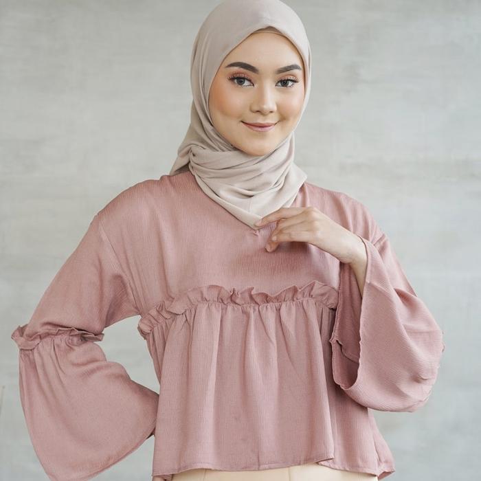 Gambar baju atasan wanita muslim terbaru crinkle top - walnut, all size dari DJ Fashion Online undefined Tokopedia