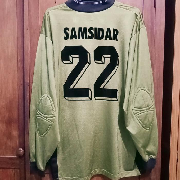 Gambar VERY RARE Original Jersey Kiper Timnas Indonesia 1999 2000 Samsidar dari Panda-Store-JKT undefined Tokopedia