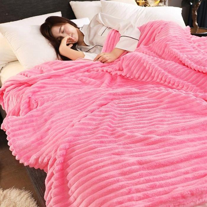 Gambar Selimut Salur Bulu Polos Jumbo | selimut ukuran king size - Merah Muda dari matmitmut undefined Tokopedia