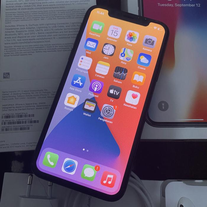 iPhone X 256GB simフリー本体 619