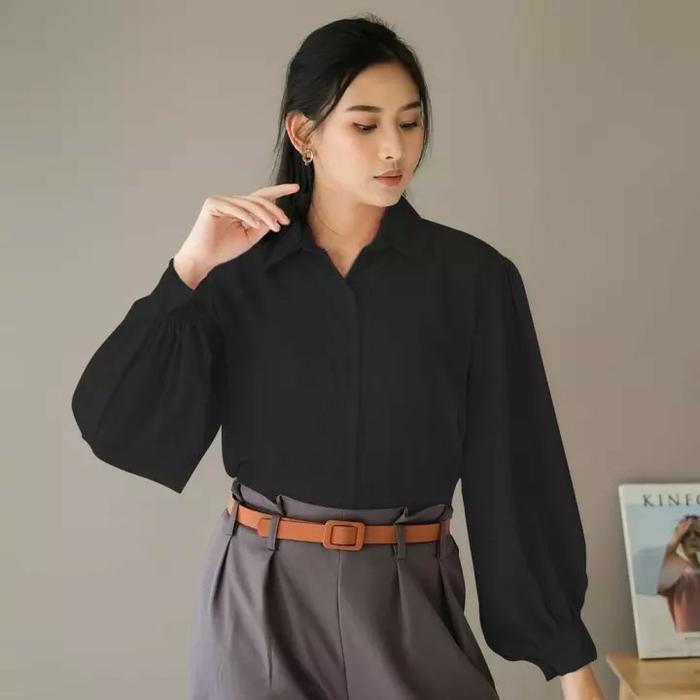 Gambar Kemeja Basic Wanita Lengan Balon Bahan Lembut - Hitam dari linala_id undefined Tokopedia
