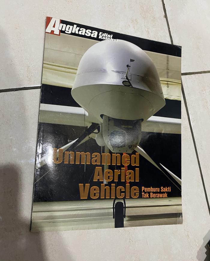 Gambar Majalah Angkasa Edisi Koleksi II - Hitam dari Harmoni Amerta undefined 2 Tokopedia
