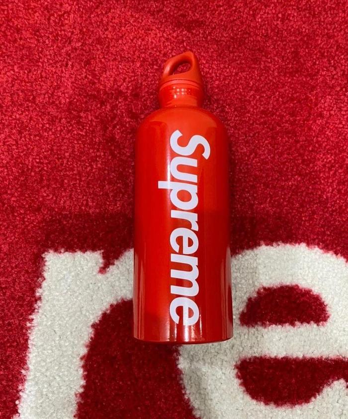 Supreme - Supreme®/SIGG™ Vacuum Insulated RED Supreme x SIGG Vacuum Insulated Stainless Steel Bottle Red