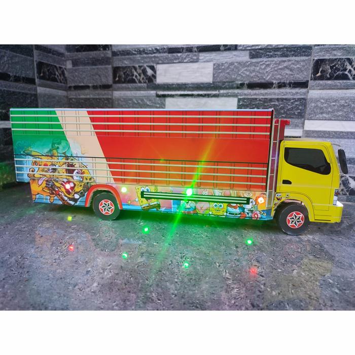 Gambar miniatur truk sulawesi style variasi lampu led - MOTIF 1 dari Miniatur Truk Store undefined Tokopedia