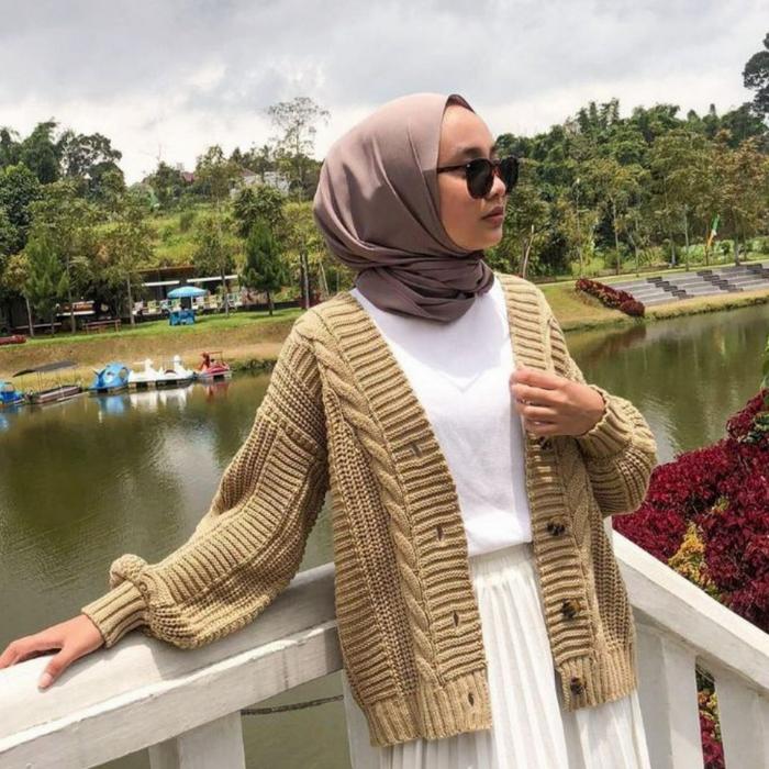 Gambar cardigan rajut wanita outfit - cream dari MCLO official undefined Tokopedia