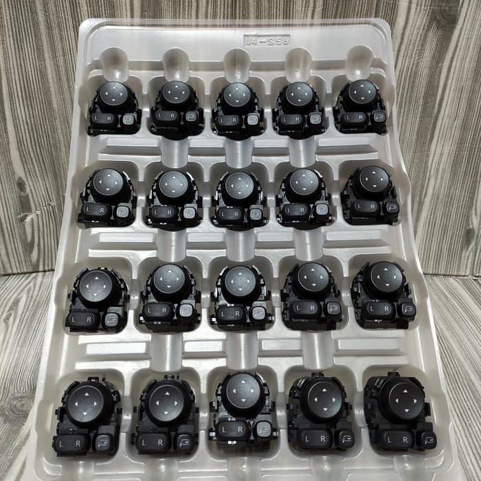 Gambar Switch Mirror Retract Saklar Lipat Spion Mitsubishi Xpander dari Ayoii Company Parts undefined Tokopedia