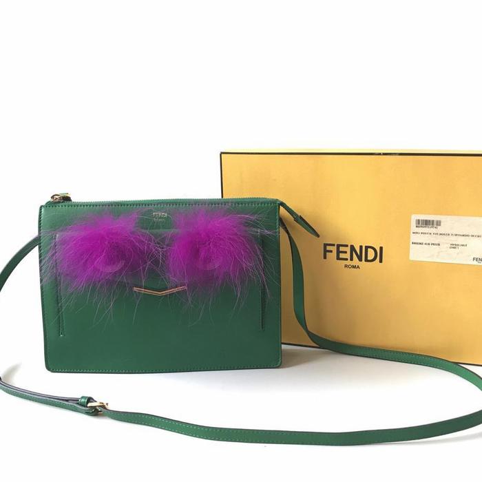 Gambar Fendi Vitello Elite Bag Bug Demi Jours Pouch Green 100% Authentic - Hijau dari sneaker4play undefined Tokopedia