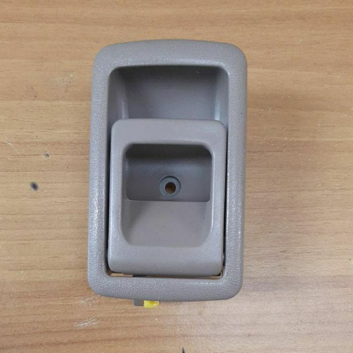 Gambar handle pintu dalam kijang kapsul kf60,soluna ,starlet - cream, kanan dari Fajri Auto Part undefined Tokopedia