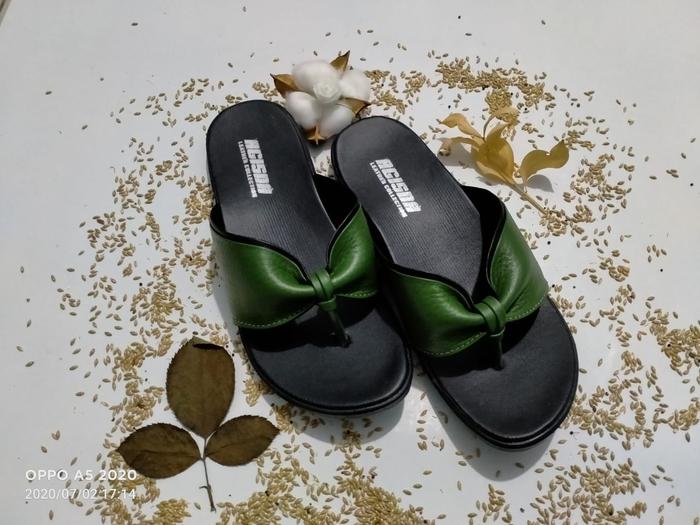 Gambar TERMURAH sandal kulit asli garut teplek sol hitam sandal oshin - Hijau, 38 dari TREWISE undefined Tokopedia