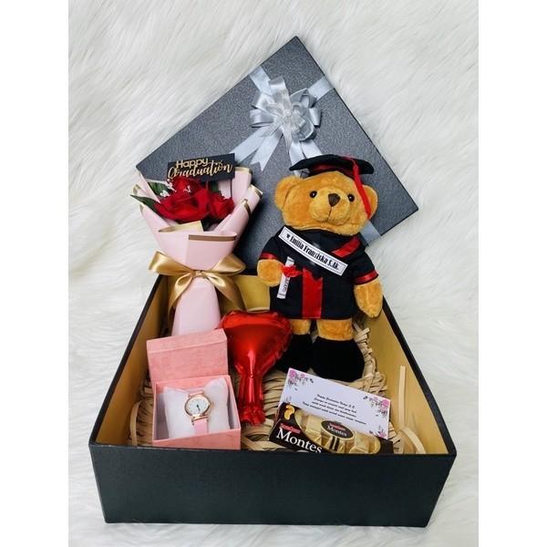 Gambar Hadiah Wisuda / Kado Wisuda / Boneka Wisuda / Bunga Wisuda/ Graduation - +Montes+JamTgn, Toga Merah dari Perfect Gift ID undefined Tokopedia