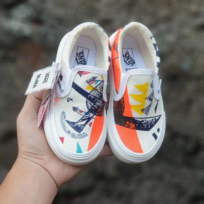 Gambar SEPATU ANAK VANS MOMA SLIP ON CASUAL TERPOPULER - cream, 26 dari anugrah_sport undefined Tokopedia