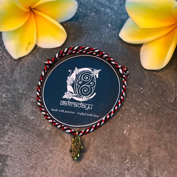 Gambar Gelang Tridatu Hamsa Penangkal Kejahatan asli khas Bali Original - Motif Pusaran, S dari Cakradayu Dewata undefined 5 Tokopedia