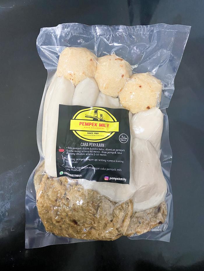 Gambar PEMPEK PALEMBANG - EMPEK EMPEK ASLI IKAN TENGGIRI - FROZEN FOOD - Mix dari pempekmily undefined Tokopedia