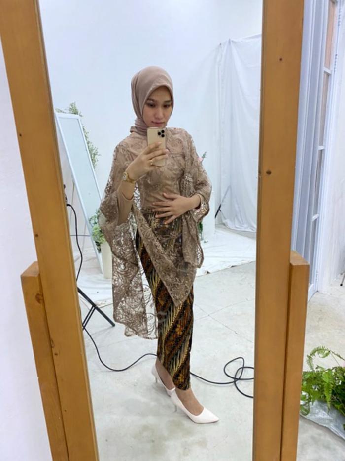 Gambar MEMAYU OUTER - Outer Kebaya Tulle Tumpal Premium - Mocca, +manset reg dari CHANDANI INDONESIA undefined Tokopedia