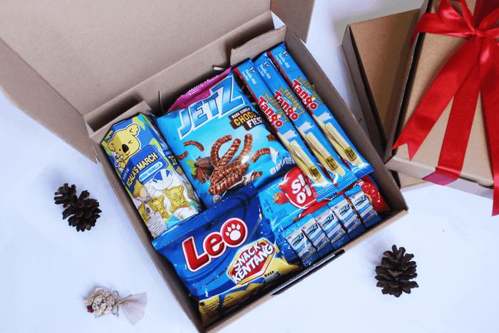 Gambar Snack Box Tema Biru | Hampers Wisuda | Hampers Sempro | Gift Box - Large dari giftforyou. undefined Tokopedia