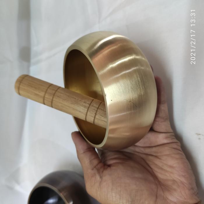 Gambar instrument singing bowl tibet kuningan/ healing bowl brass +-10cm - Gold dari Balinese ArtShop undefined Tokopedia