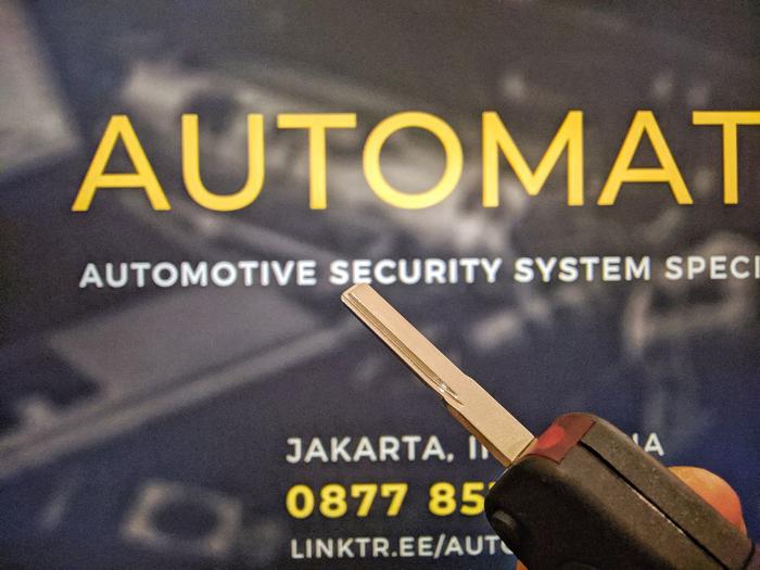 Gambar Kunci Mercedes Benz Mercy W124 W210 W202 W140 OEM - side blade dari AUTOMATA undefined Tokopedia